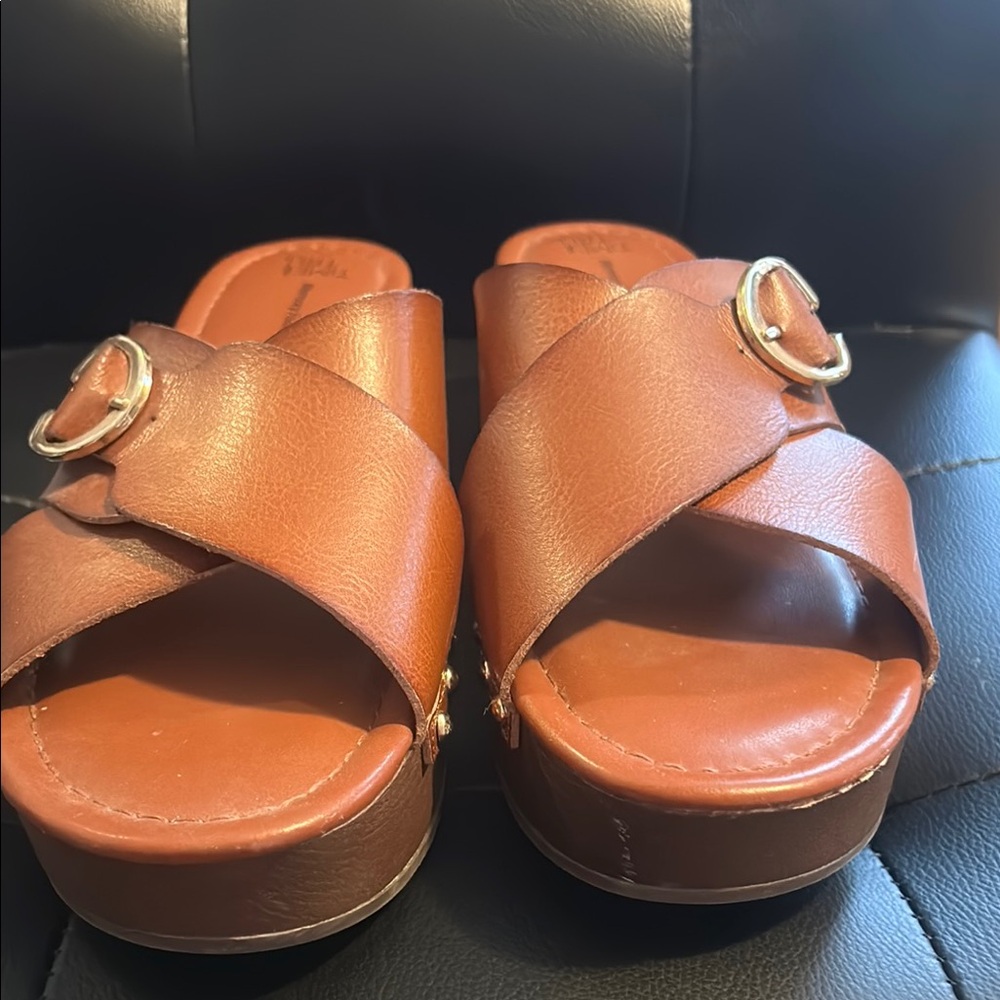 Time & Tru Brown Leather Women's Sandals with gold accents size 10